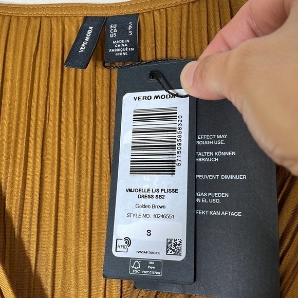 NWT. Vero Moda Small Balloon Sleeve Plisse Dress in Golden Brown . - Picture 11 of 13